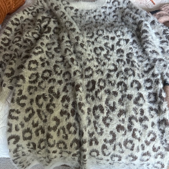 Maurices Gray Leopard Print Cardigan - Picture 1 of 2